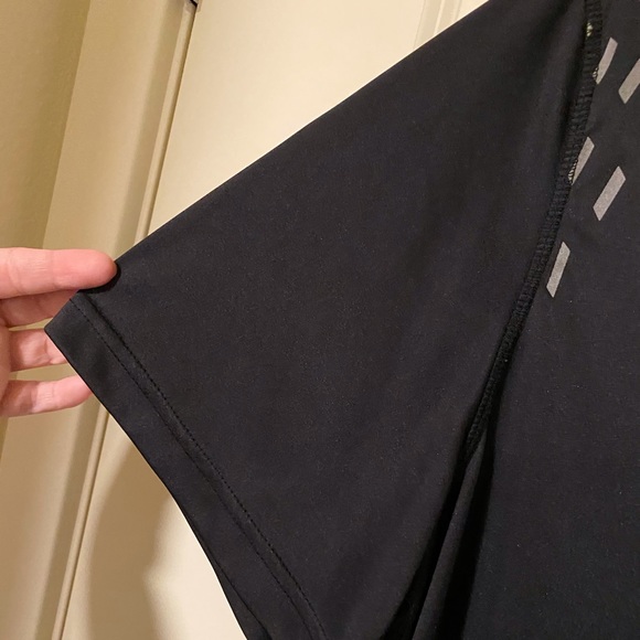 Cascade Sport Workout Tee - Picture 2 of 4